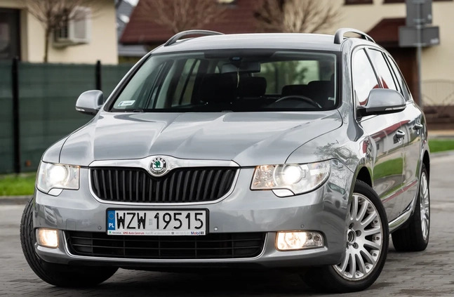 Skoda Superb cena 35900 przebieg: 198500, rok produkcji 2011 z Zwoleń małe 379